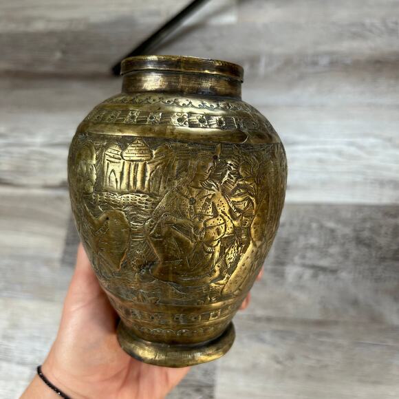 Vintage Etched Brass Vase 6" Middle Eastern Indian Style Decorative Urn Jar - Picture 4 of 6